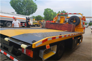 沿滩区附近拖车电话号码服务