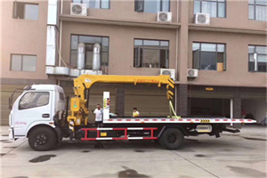 沿滩区附近汽车轮胎更换